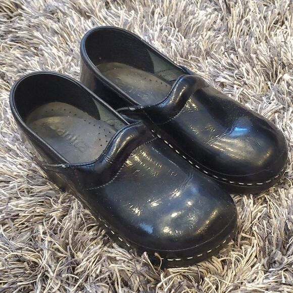 Sanita Girls Patent Leather Clogs - Picture 1 of 8